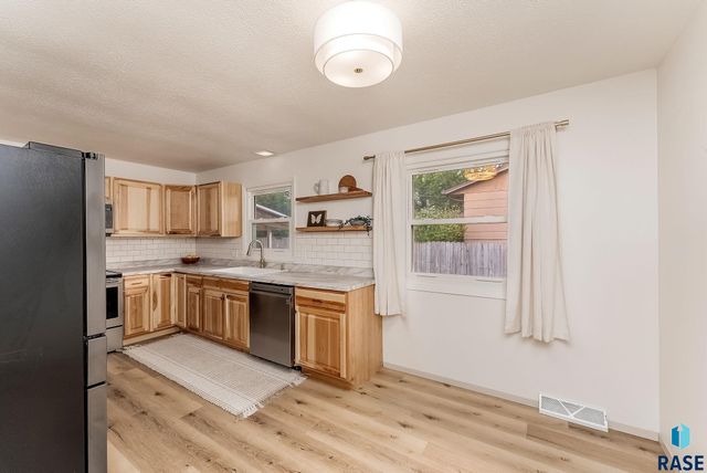 919 N Omaha Ave Avenue, Sioux Falls, SD 57103