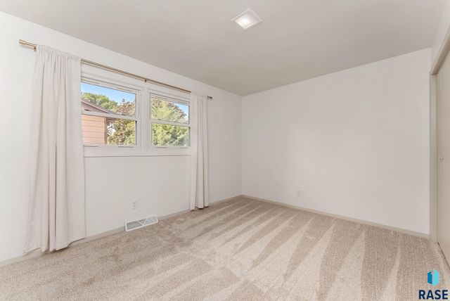 919 N Omaha Ave Avenue, Sioux Falls, SD 57103