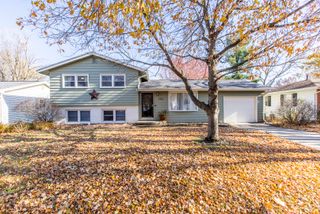 1211 Sandburg Drive, Bloomington, IL 61704