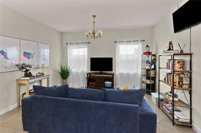 3124 SE 2nd Dr, Homestead, FL 33033