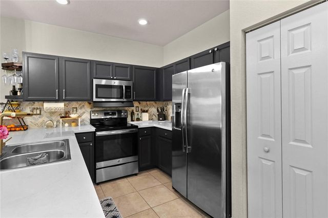 3124 SE 2nd Dr, Homestead, FL 33033