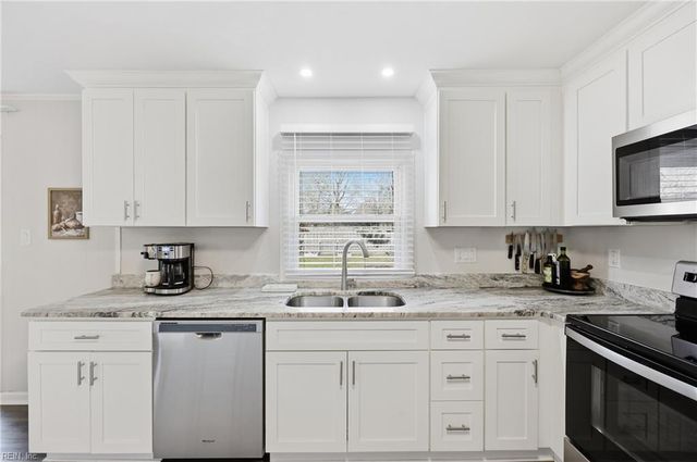 324 Mobile DR, Chesapeake, VA 23323