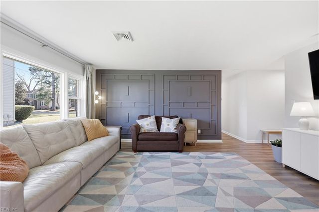 324 Mobile DR, Chesapeake, VA 23323