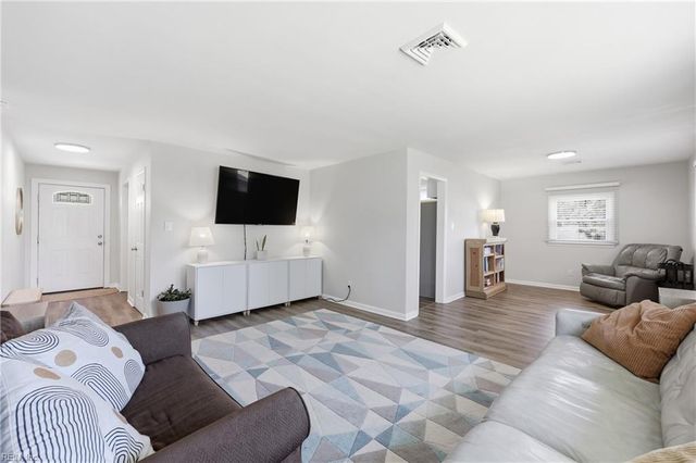 324 Mobile DR, Chesapeake, VA 23323