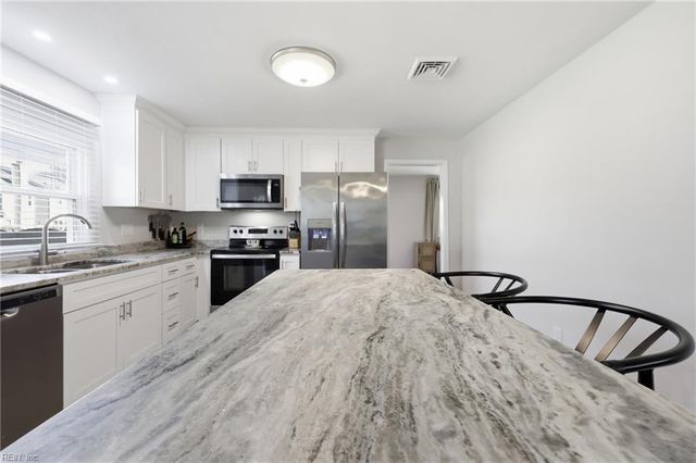 324 Mobile DR, Chesapeake, VA 23323