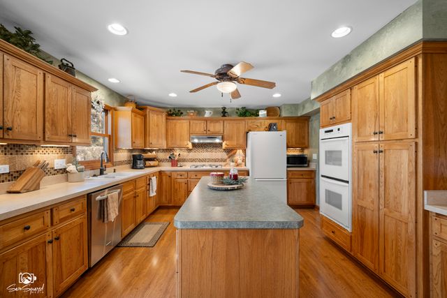 735 Meadow Wood Drive, Joliet, IL 60431