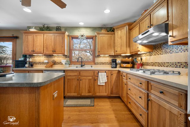 735 Meadow Wood Drive, Joliet, IL 60431