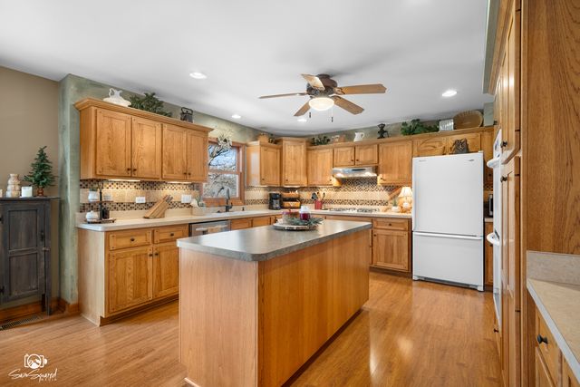 735 Meadow Wood Drive, Joliet, IL 60431