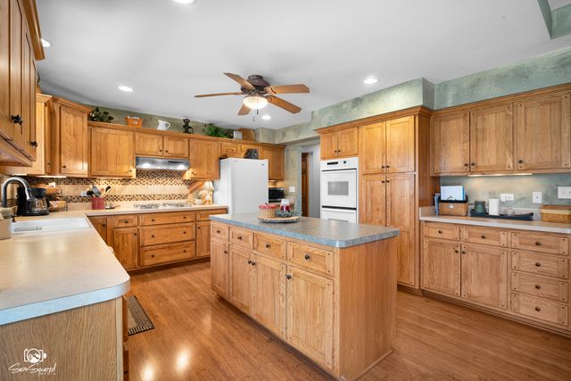 735 Meadow Wood Drive, Joliet, IL 60431