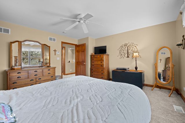 735 Meadow Wood Drive, Joliet, IL 60431