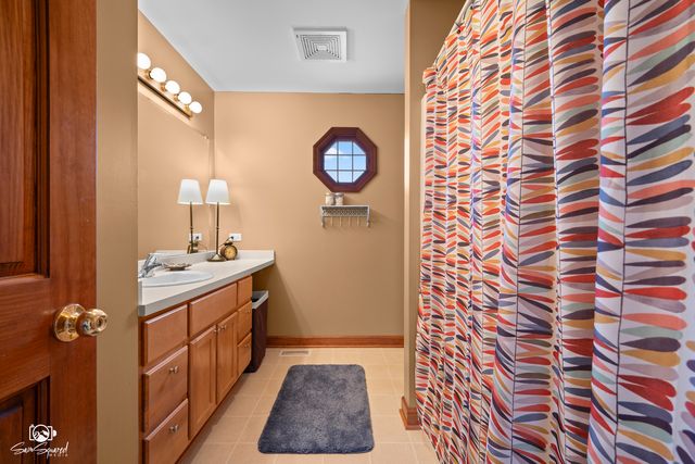 735 Meadow Wood Drive, Joliet, IL 60431