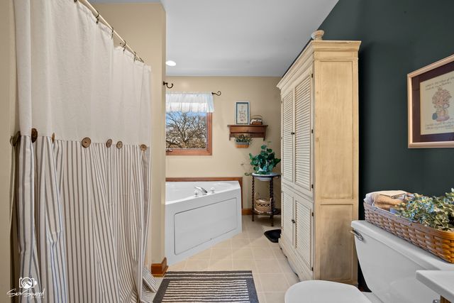 735 Meadow Wood Drive, Joliet, IL 60431