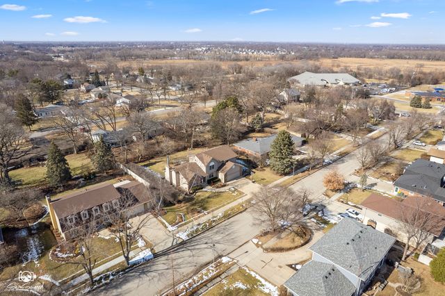 735 Meadow Wood Drive, Joliet, IL 60431