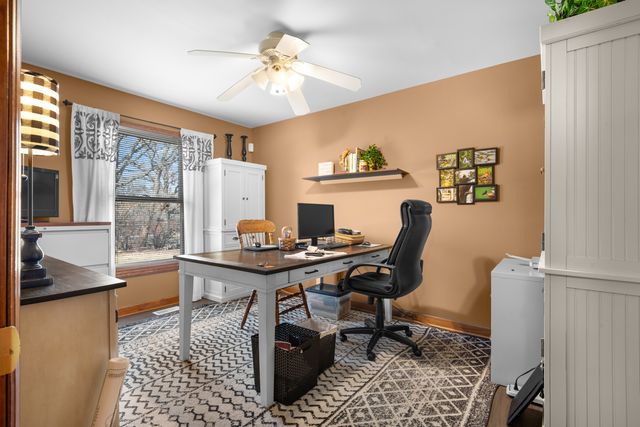 735 Meadow Wood Drive, Joliet, IL 60431