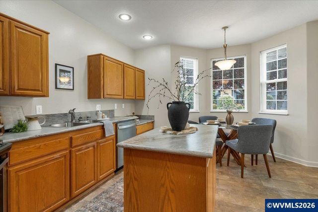 645 N 12th Av, Stayton, OR 97383