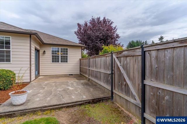 645 N 12th Av, Stayton, OR 97383