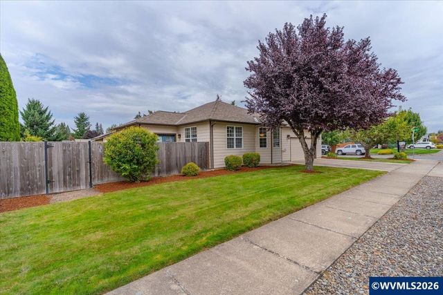 645 N 12th Av, Stayton, OR 97383