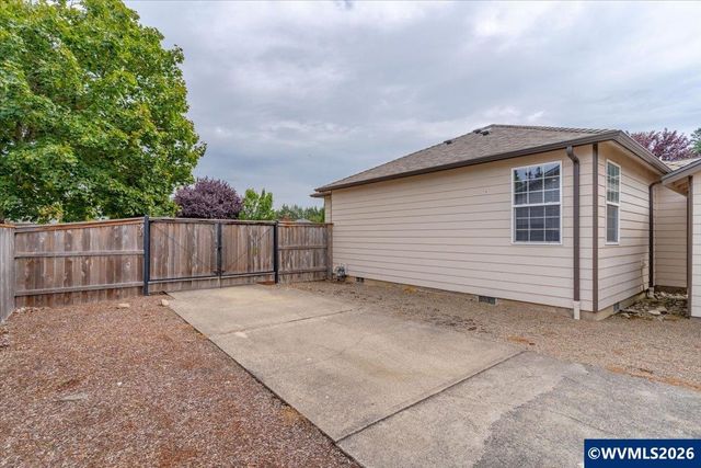 645 N 12th Av, Stayton, OR 97383