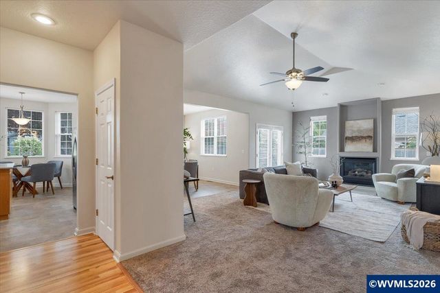 645 N 12th Av, Stayton, OR 97383