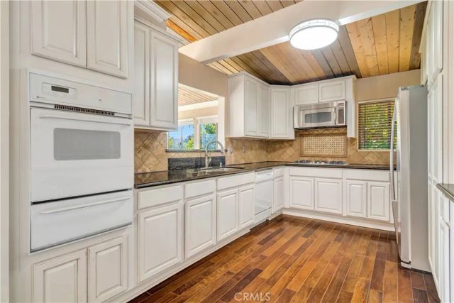 5102 Medina Road, Woodland Hills, CA 91364