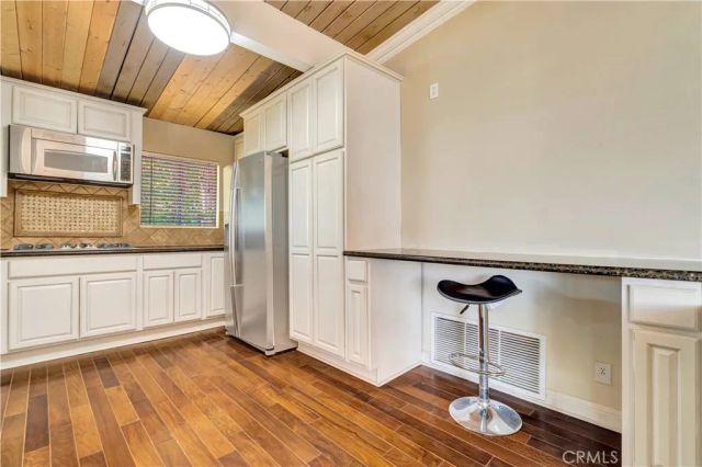 5102 Medina Road, Woodland Hills, CA 91364