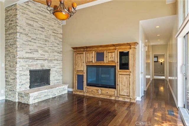 5102 Medina Road, Woodland Hills, CA 91364