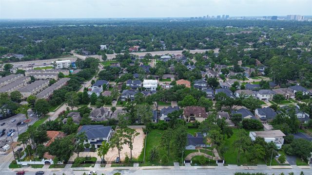 12715 Memorial Drive, Houston, TX 77024