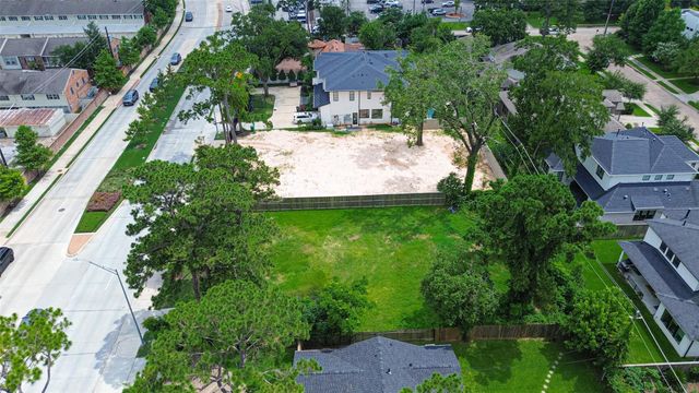 12715 Memorial Drive, Houston, TX 77024