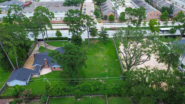 12715 Memorial Drive, Houston, TX 77024