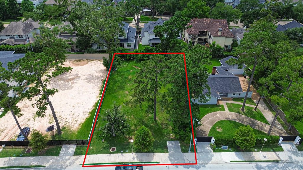 12715 Memorial Drive, Houston, TX 77024