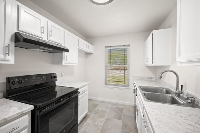 1404 Woodfern Drive, Arlington, TX 76018