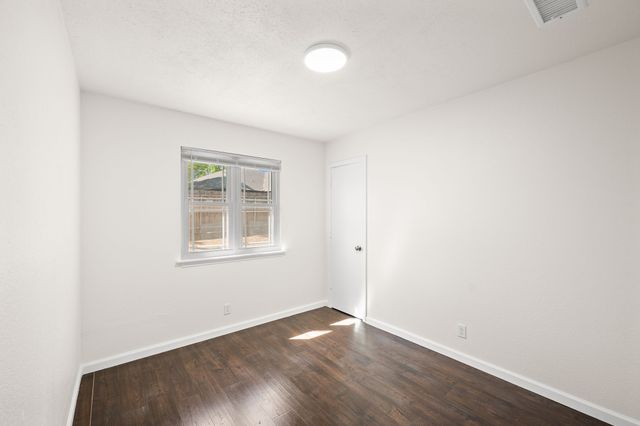 1404 Woodfern Drive, Arlington, TX 76018