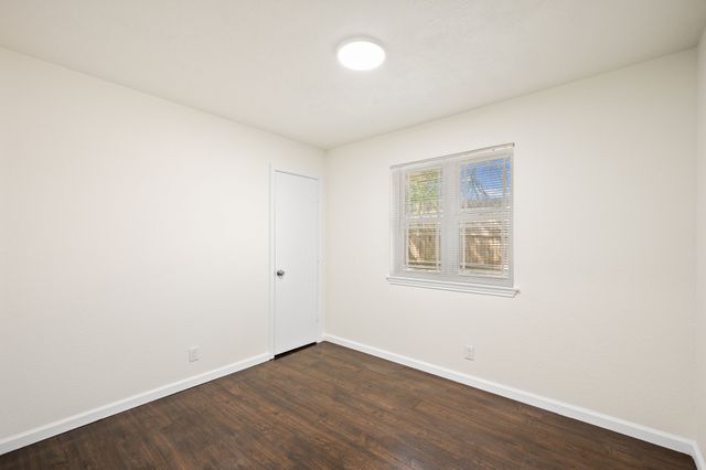 1404 Woodfern Drive, Arlington, TX 76018