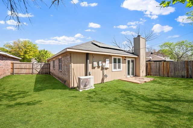 1404 Woodfern Drive, Arlington, TX 76018