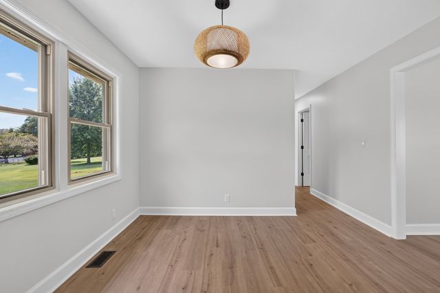 21 Robertson St, Mc Ewen, TN 37101