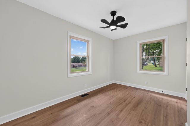 21 Robertson St, Mc Ewen, TN 37101
