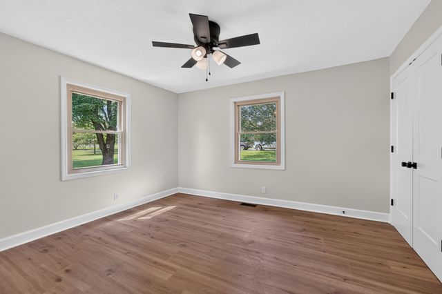 21 Robertson St, Mc Ewen, TN 37101