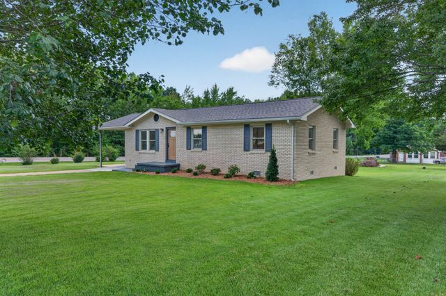 21 Robertson St, Mc Ewen, TN 37101