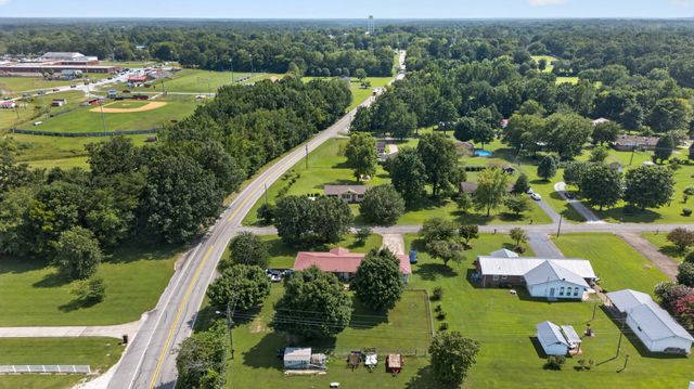 21 Robertson St, Mc Ewen, TN 37101