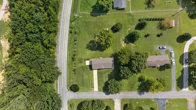 21 Robertson St, Mc Ewen, TN 37101