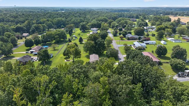 21 Robertson St, Mc Ewen, TN 37101