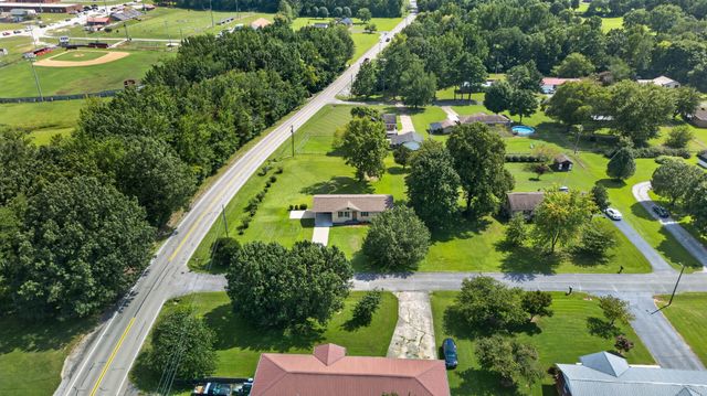 21 Robertson St, Mc Ewen, TN 37101