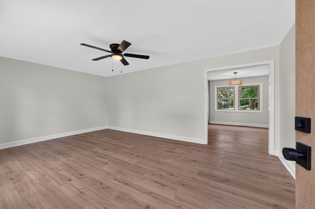 21 Robertson St, Mc Ewen, TN 37101