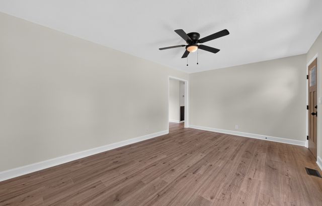 21 Robertson St, Mc Ewen, TN 37101
