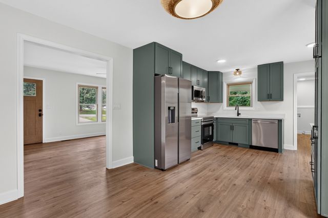 21 Robertson St, Mc Ewen, TN 37101