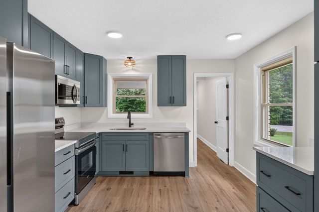 21 Robertson St, Mc Ewen, TN 37101