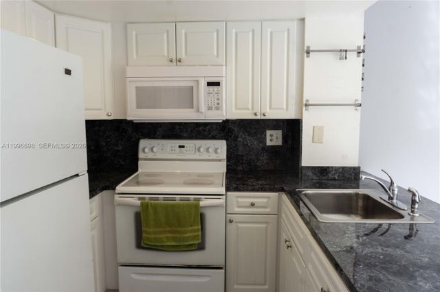 1911 SW 107th Ave 1006, Miami, FL 33165