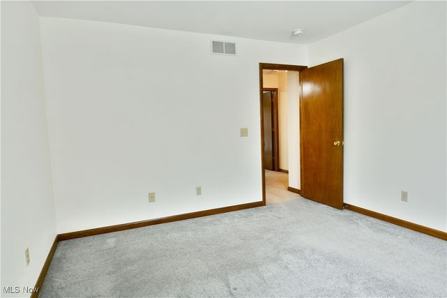 723 Lakeview Drive, Cortland, OH 44410