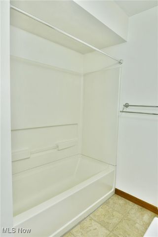 723 Lakeview Drive, Cortland, OH 44410