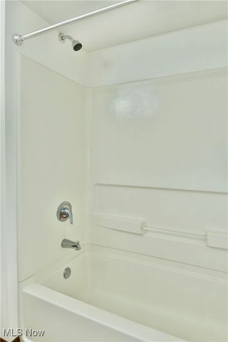 723 Lakeview Drive, Cortland, OH 44410